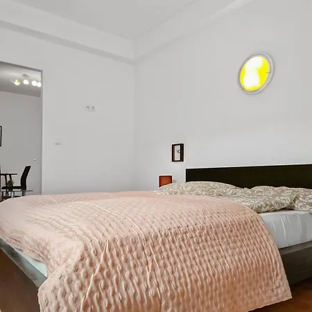 View 2 Bedroom For 4 Stockerau